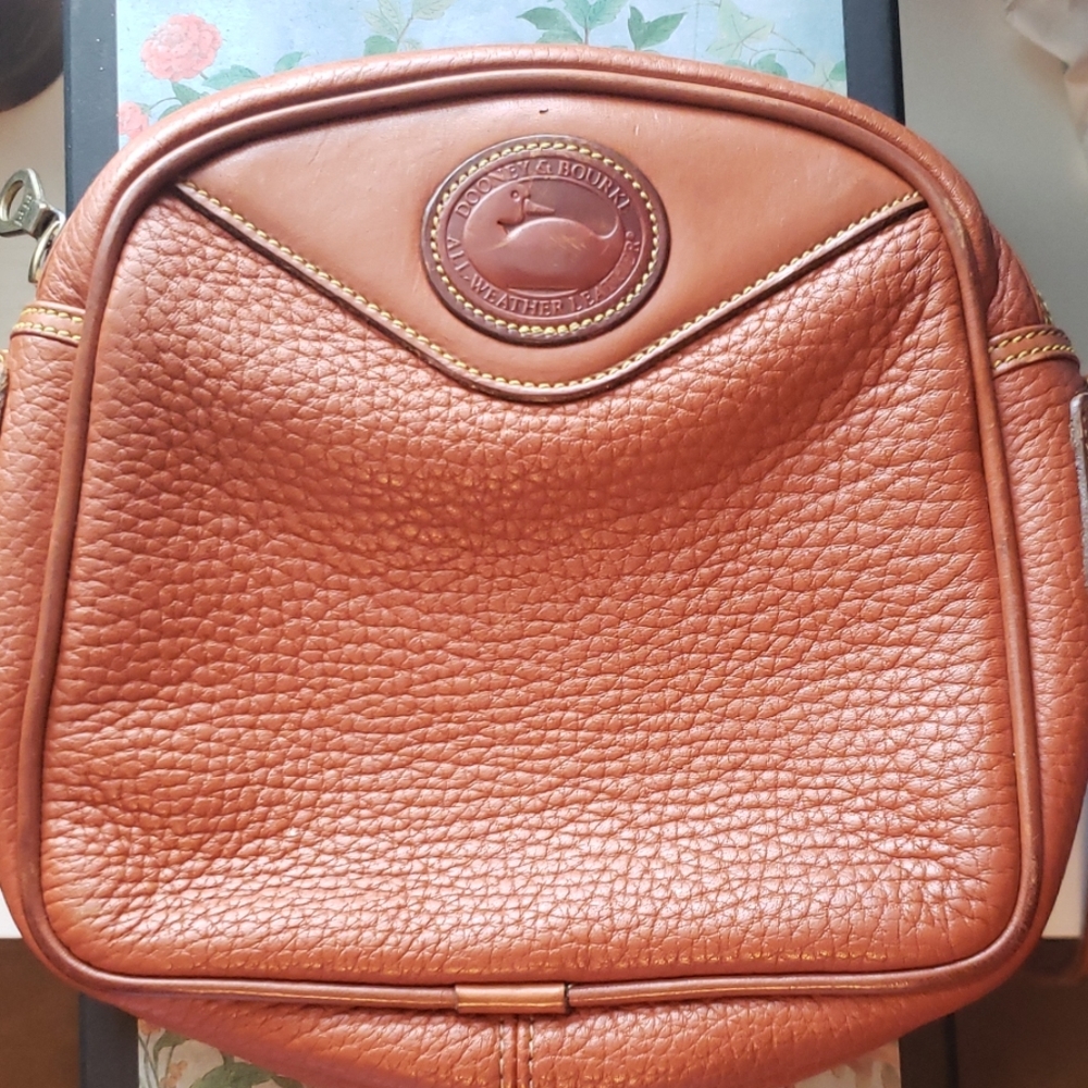 Vintage Tan leather crossbody Dooney&Bourke